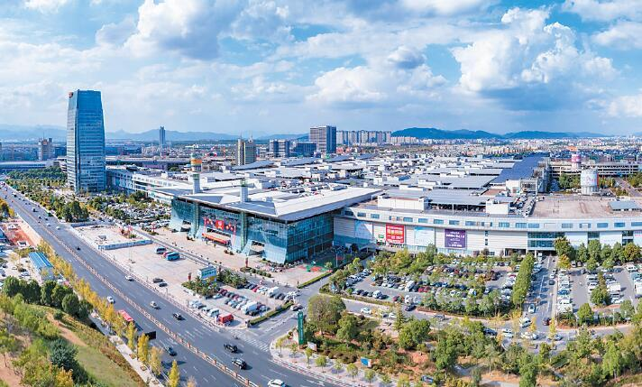 WHAT ARE THE COMPETITIVE ADVANTAGES OF YIWU COMMODITY CITY?