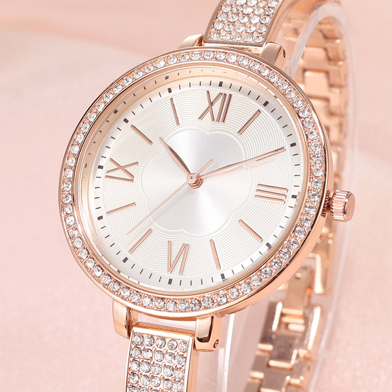 Luxury Ladies quartz movement watch with heart crystal bracelet
