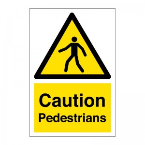 Fußgängerüberweg-Vorschriftsschild beim Fahren
