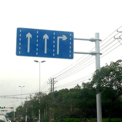 Переваги застосування опор дорожніх знаків