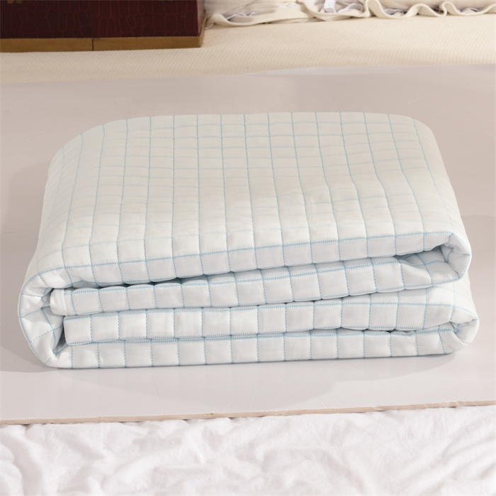 Middle Molecules cooling waterproof mattress protector and pillow protector