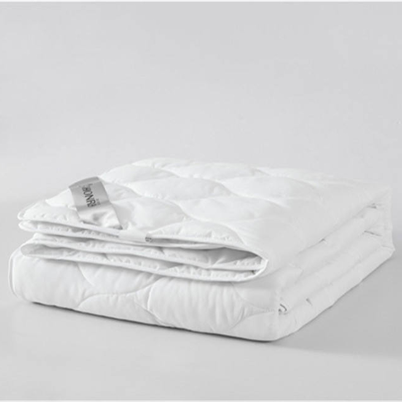 Super-soft-comfortable-four-season-cheap-cost-hotel-bed-quilt-comforter-(1)