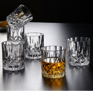 veľkoobchod Amazon 11oz Vysoko kvalitný barový tovar elegantné poháre na pitie s rytým diamantovým dnom krištáľové brúsené sklo pohár pohár na whisky pohár Tumble