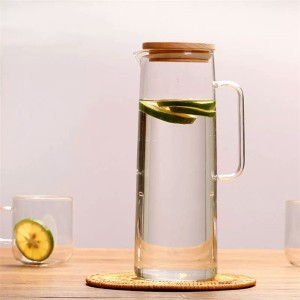 លក់ដុំ Amazon High Borosilicate Glass Water Carafe 50oz Glass Iced Tea Pitcher With Bamboo Lid
