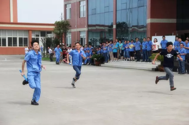 2015 “run, Zhengheng!” The Games officially kicked off