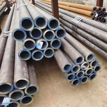 The difference between welded steel pipe and seamless steel pipe