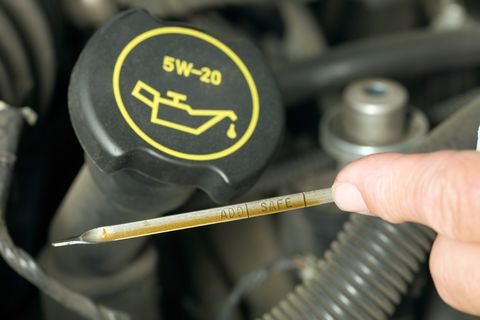 How to Choose Between Synthetic and Conventional Motor Oil