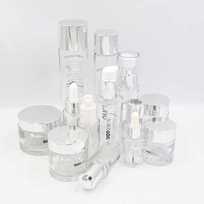Bottiglie di set di cosmetici in argento di lusso