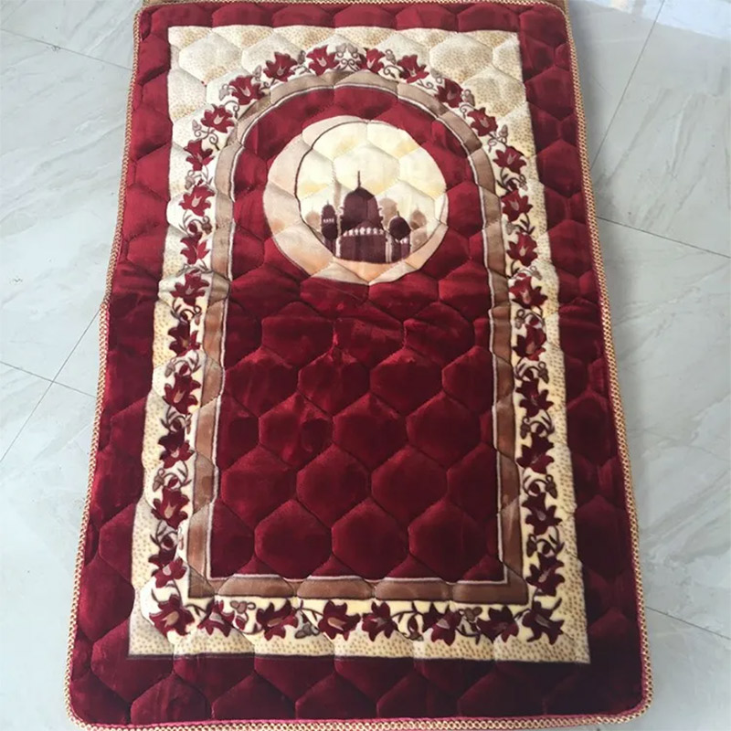 Enhance your prayer experience with the Ourwarm Upholstered Sejadah Portable Muslim Prayer Mat