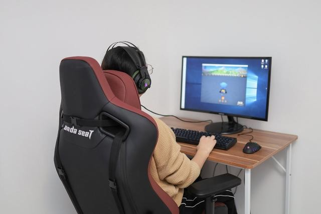 Gaming chairs “broken circle” turned into furniture