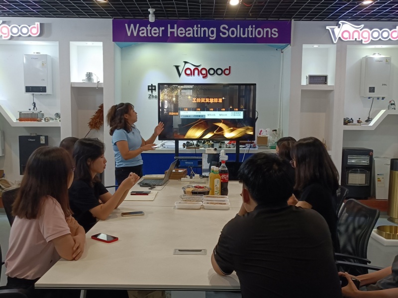 Vangood Professional Water Heater Company Honors Long-Serving Employees at Awards Ceremony