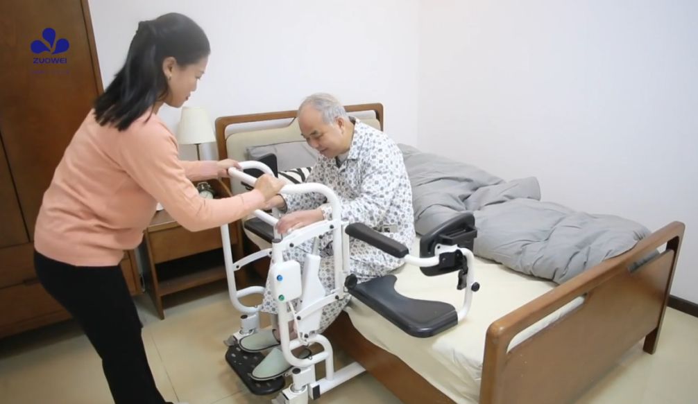 Transfer lift chair makes it easier for the family members to take care of bedridden people!