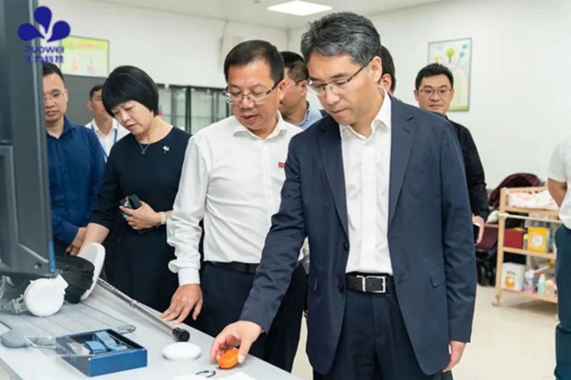 The deputy director of the Zhejiang Education Department visited the Industry and Education Integration Base of ZUOWEI & Zhejiang Dongfang Vocational College.