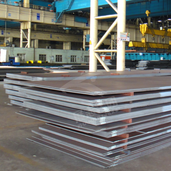 What are the characteristics and uses of Q550D high-strength steel plate?